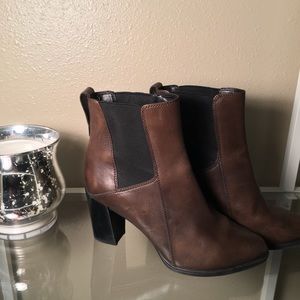 Clarks Chelsea Boots w/ Heal